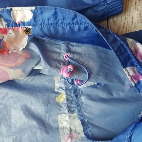 ✅SOLD✅ Girl's Floral Raincoat - Picture 6 of 6